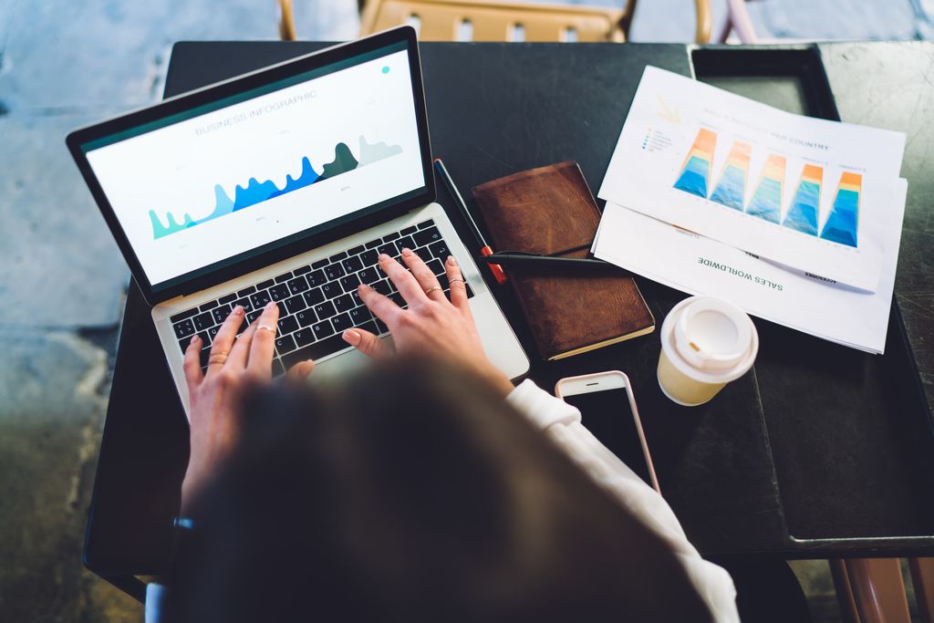 Effective Communication with Candidates via Bitrix24