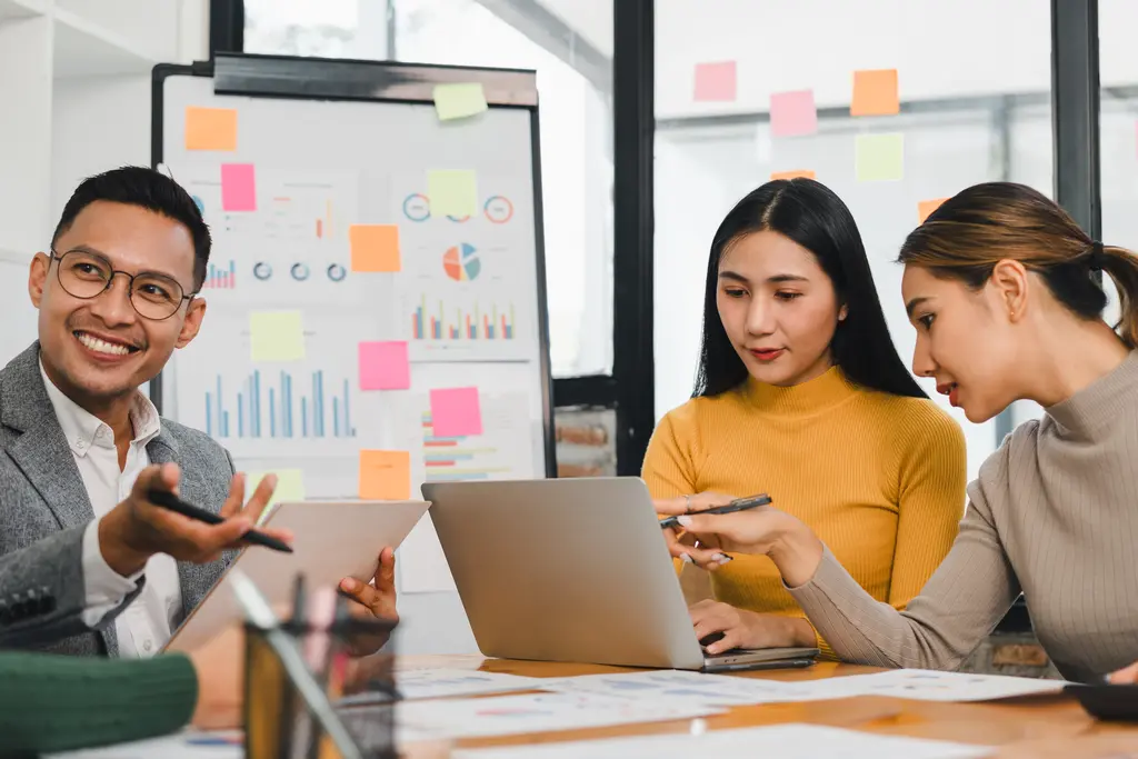 Analyzing Customer Sentiment: Using CRM Analytics to Drive Emotional Engagement Analyzing Customer Sentiment: Using CRM Analytics to Drive Emotional Engagement