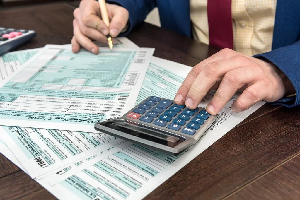 Leveraging Bitrix24 for Financial Services: Client Management and Compliance Leveraging Bitrix24 for Financial Services: Client Management and Compliance